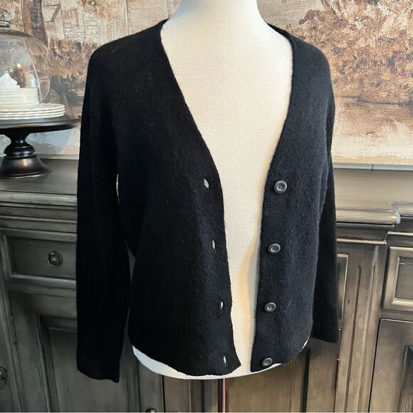Old Navy Black Cropped Cardigan Sweater size XS - Picture 1 of 7